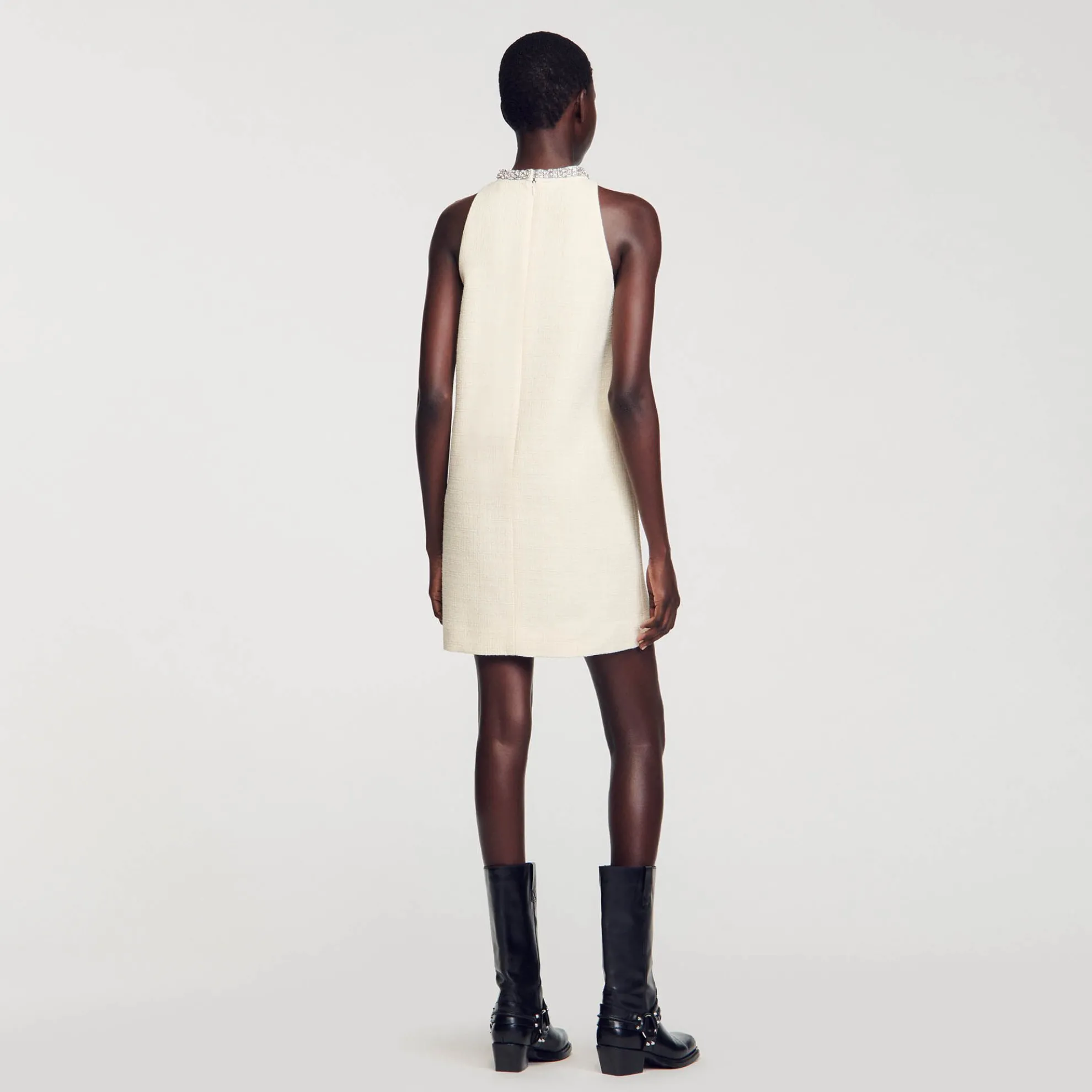 Hals Jurk Afgewerkt Met Siersteentjes