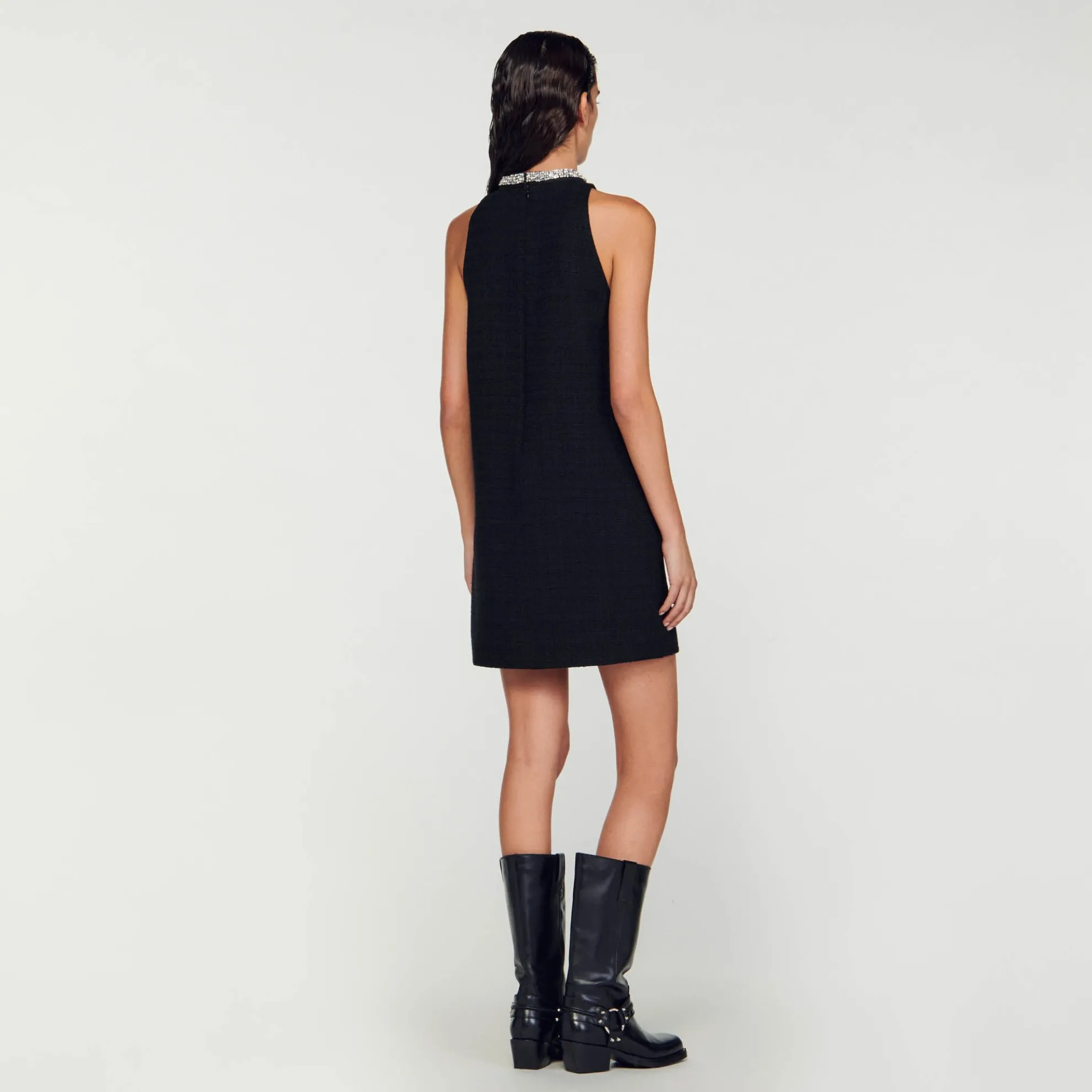 Hals Jurk Afgewerkt Met Siersteentjes