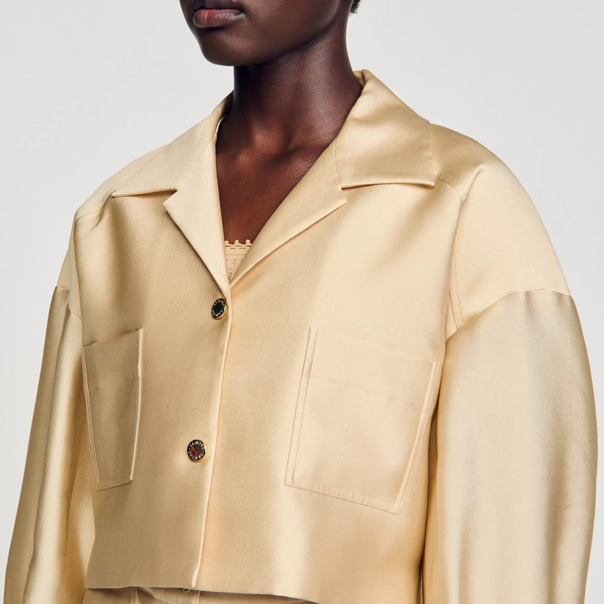 Korte Satijnachtige Overhemdblouse