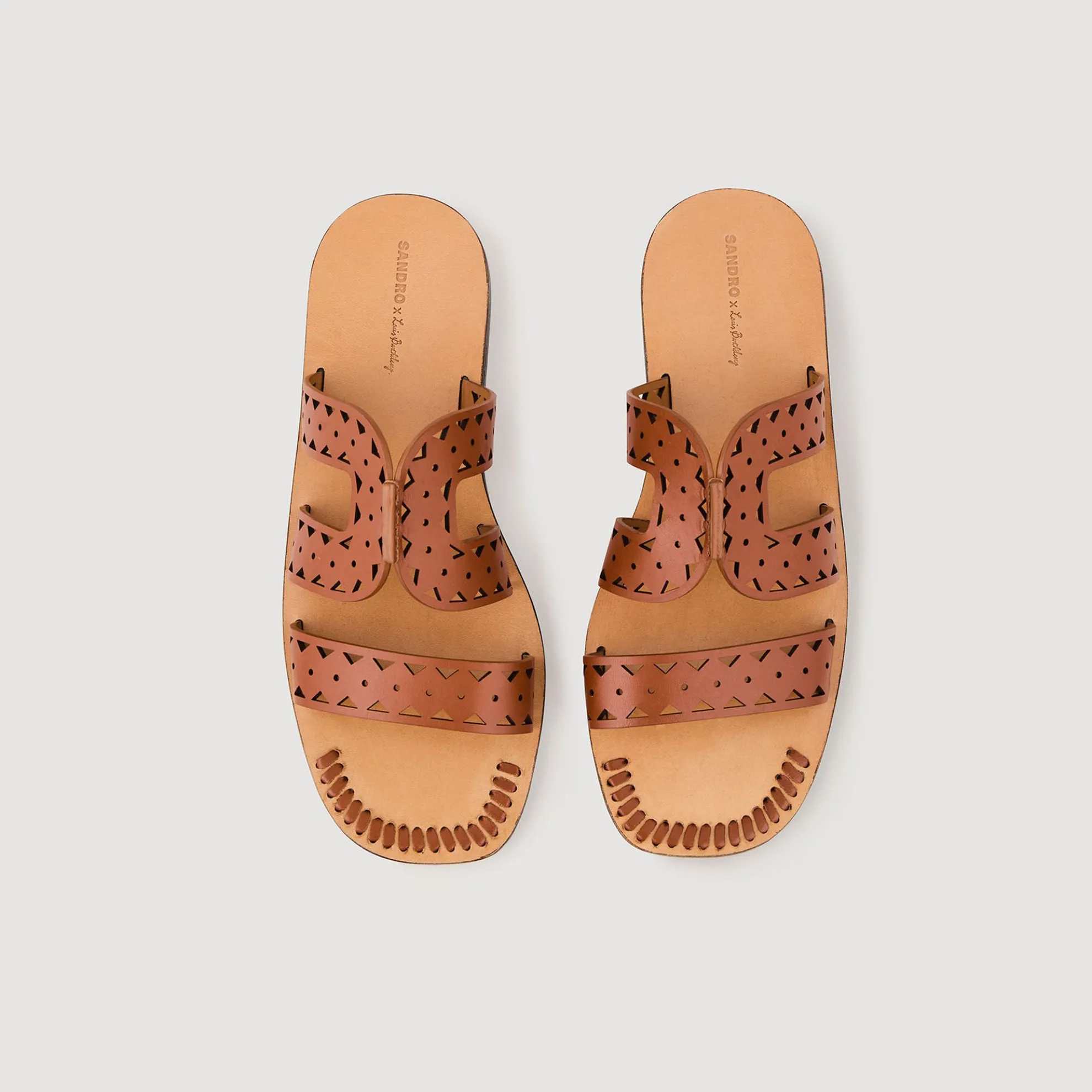 Sandalen Plat Van Leer Geperforeerd